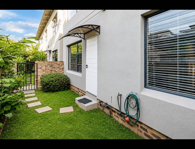 3 BEDROOM APARTMENT FOR SALE IN MENLO PARK